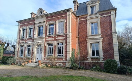 Estate in Ouest, Mouy, France 1
