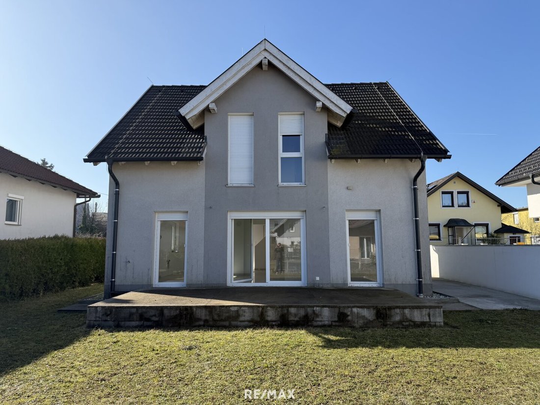 Familienfreundliches Einfamilienhaus In Hagenbrunn/ Online Termin Buchen /Https://Www.Remax.At/1662