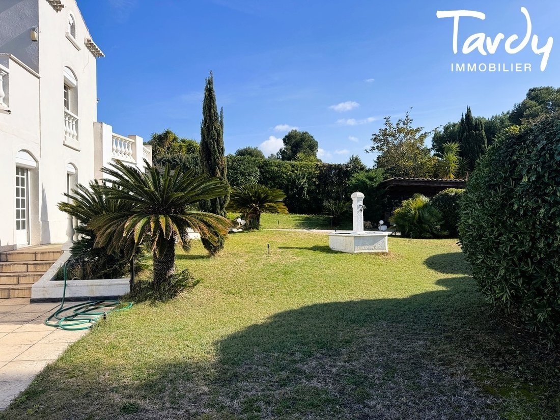 Villa in Saint-Cyr-sur-Mer, Provence-Alpes-Côte d'Azur, France 4 - 17310759