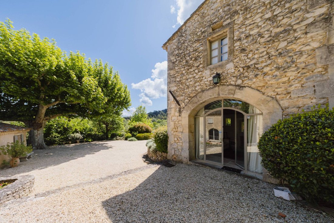 House in Ménerbes, Provence-Alpes-Côte d'Azur, France 3 - 17313247