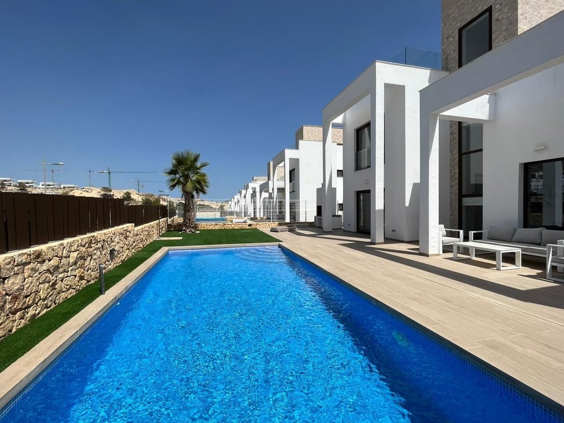 Chalet in Finestrat, Valencian Community, Spain 1 - 17319062