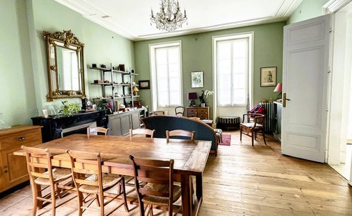 One Of Flat Roof Water Castle, Rochefort ( Commerical)