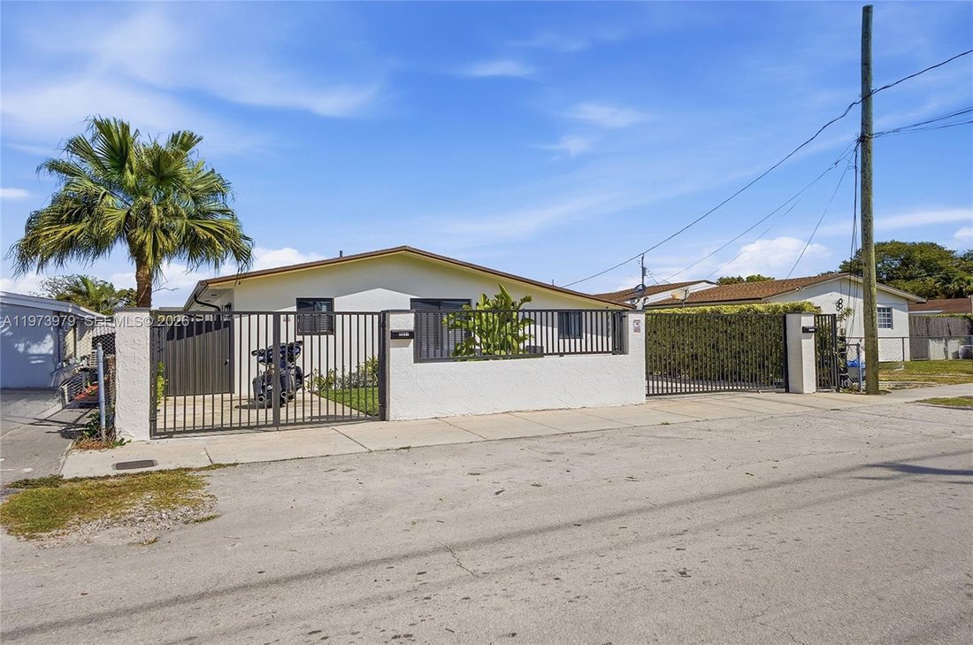 House in Miami, Florida, United States 1 - 17318440