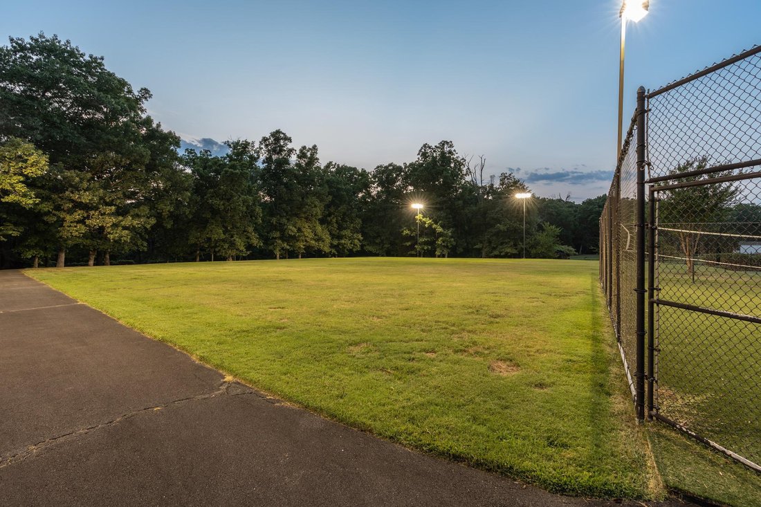 Centreville, Virginia, United States 4 - 17315664