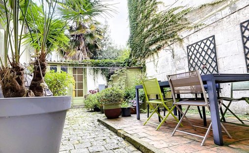 One Of Flat Roof Water Castle, Rochefort ( Commerical)