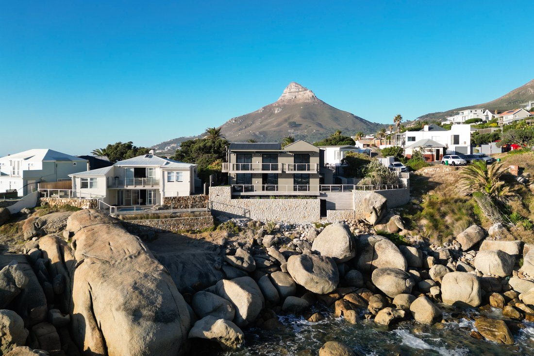 Country House in Camps Bay, Cape Town, South Africa 2 - 17321487