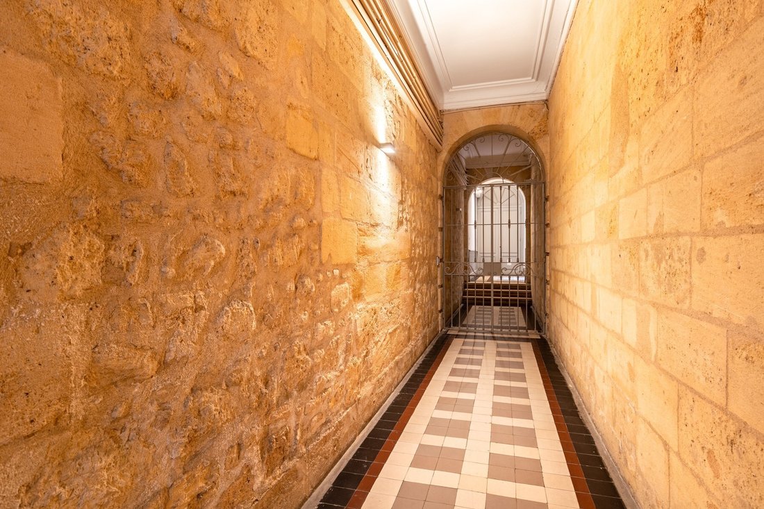 Apartment in Hôtel de Ville-Quinconce-Saint Seurin-Fondaudège, Bordeaux, France 2 - 17315615