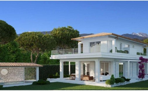 Villa in Vittoria Apuana, Forte dei Marmi, Tuscany 1