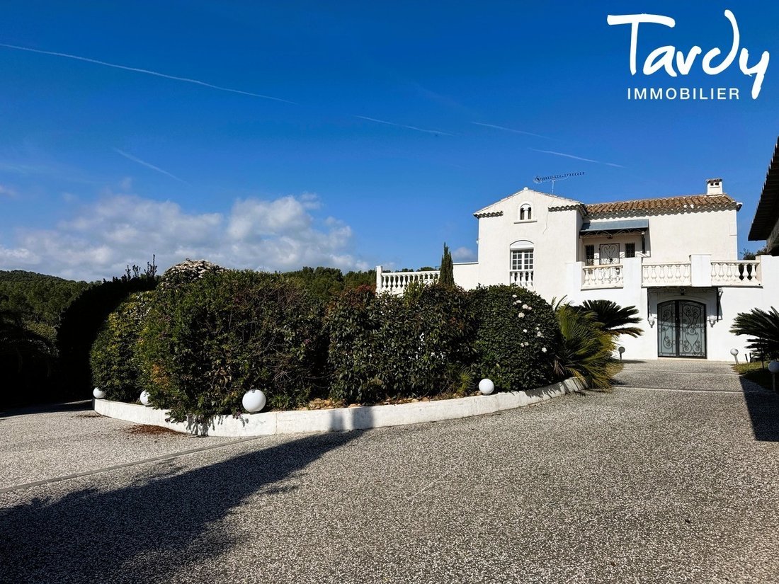 Villa in Saint-Cyr-sur-Mer, Provence-Alpes-Côte d'Azur, France 2 - 17310759