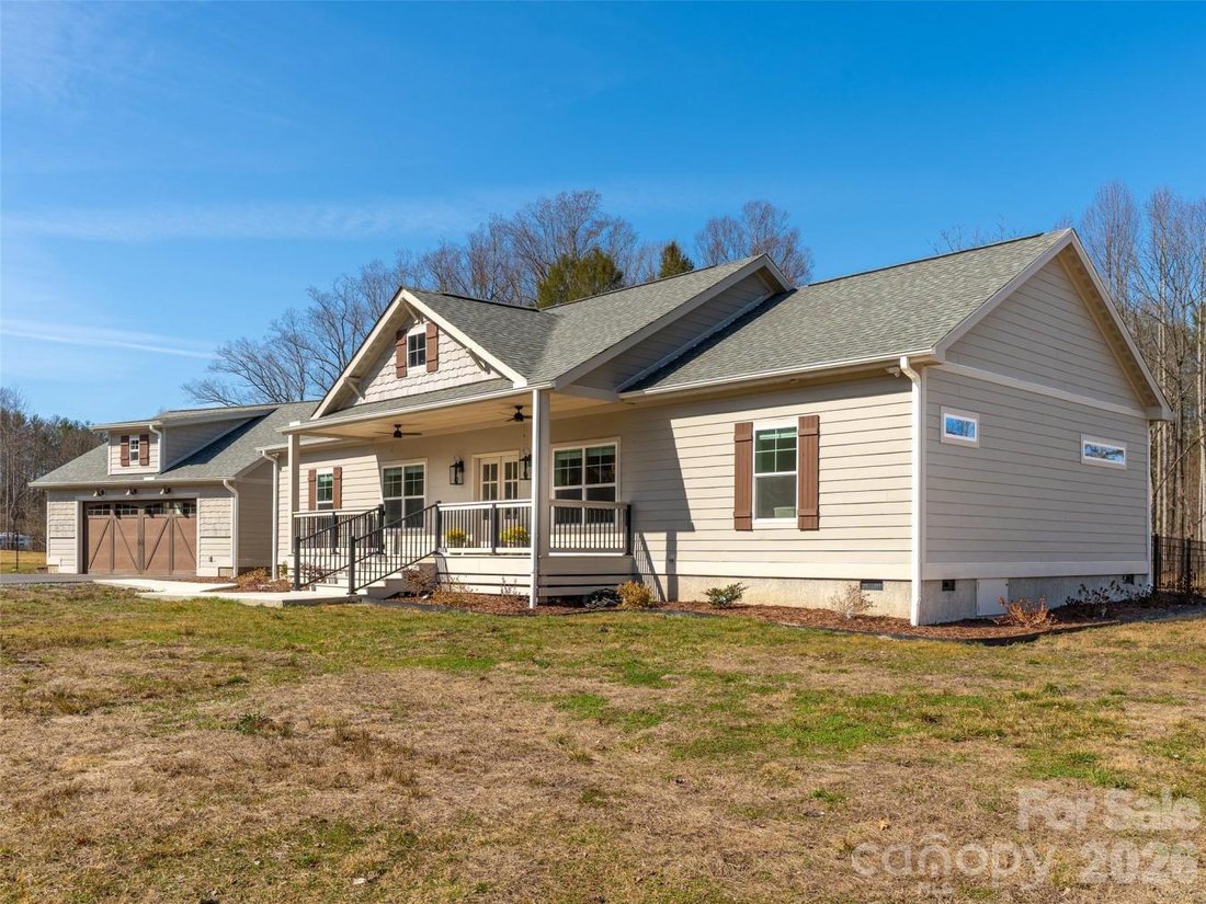 House in Laurel Park, North Carolina, United States 4 - 17316197