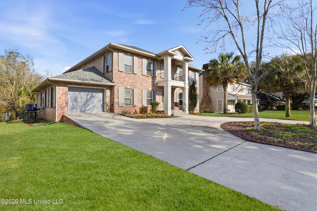 House in Biloxi, Mississippi, United States 1 - 17317414