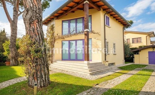Villa in Tonfano, Pietrasanta, Italy 1
