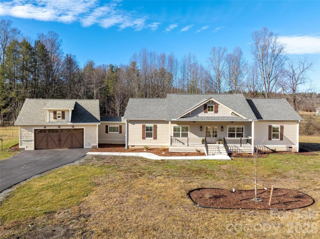 House in Laurel Park, North Carolina, United States 2 - 17316197