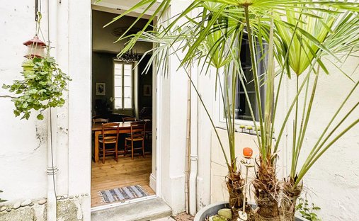 One Of Flat Roof Water Castle, Rochefort ( Commerical)