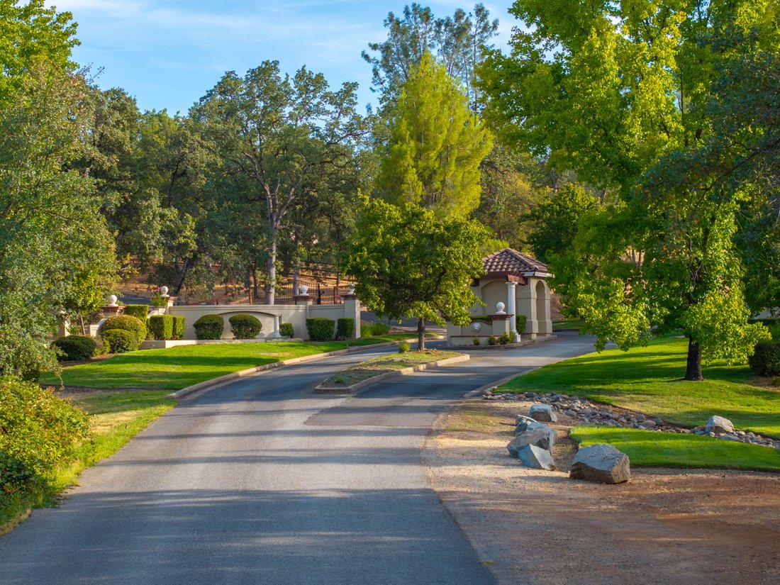 Redding, California, United States 3 - 17323289
