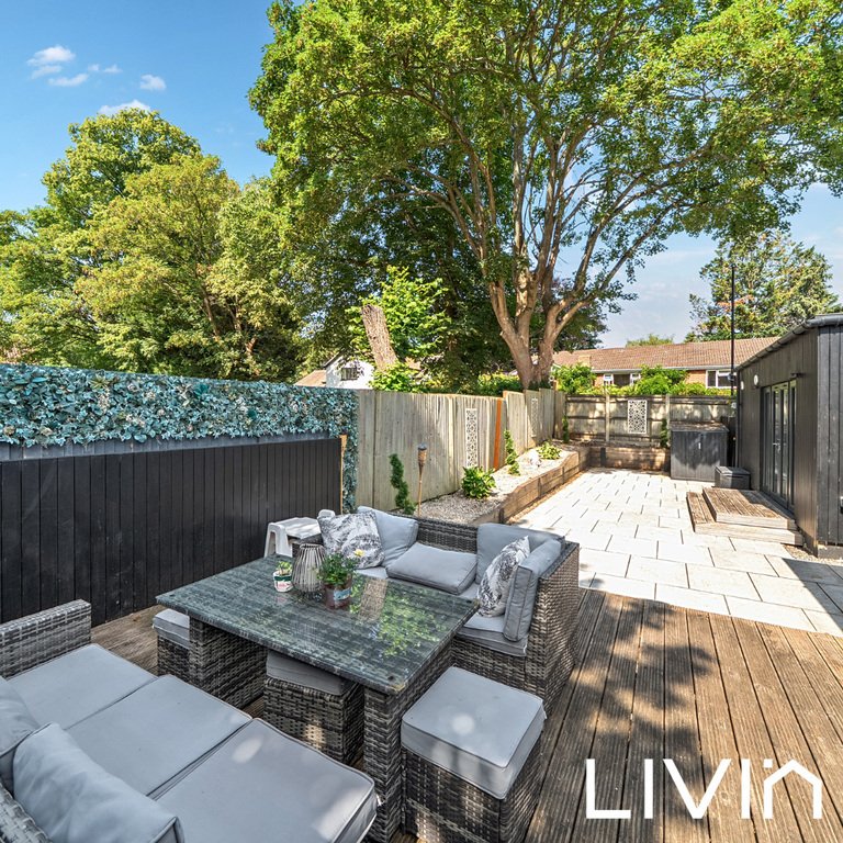 Apartment in Woodcote Green, London Borough of Croydon, England 4 - 17322671