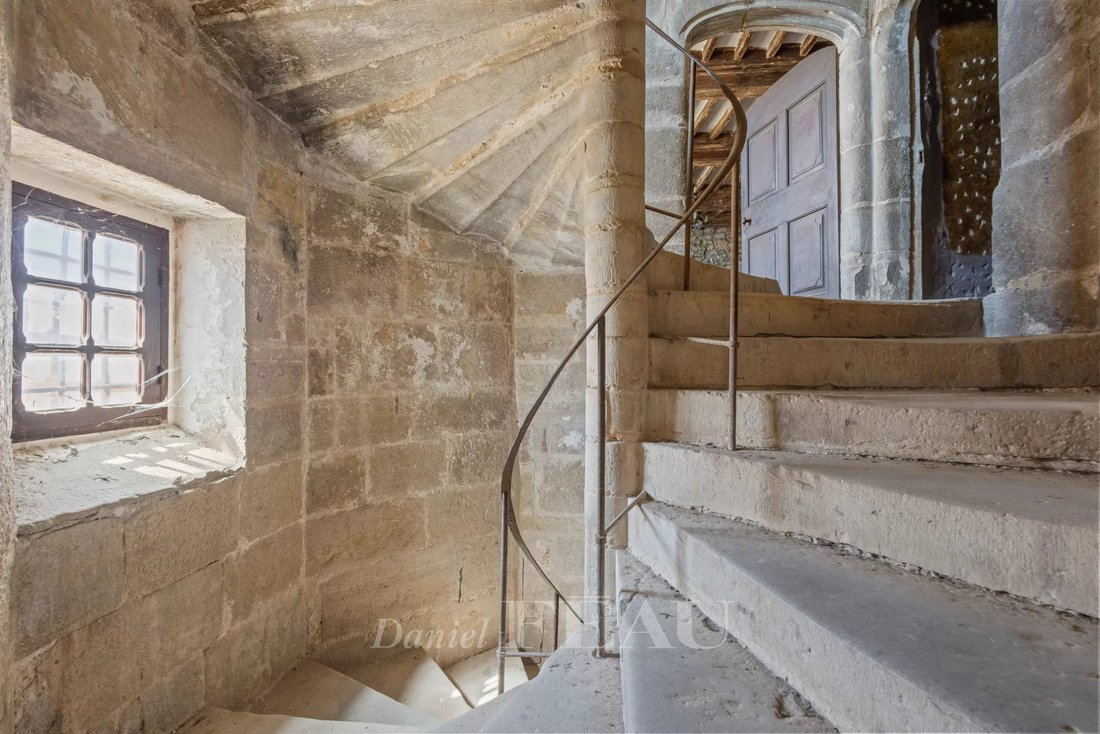 Castle in Montfort-sur-Argens, Provence-Alpes-Côte d'Azur, France 3 - 17325152