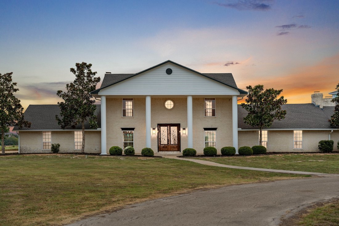 House in Paris, Texas, United States 1 - 17329208