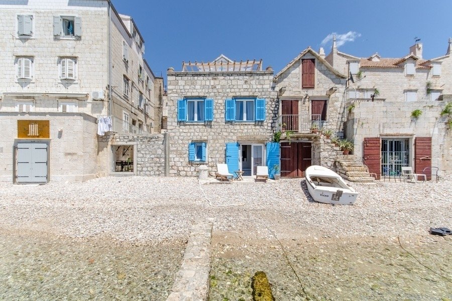 Villa in Komiza, Split-Dalmatia County, Croatia 1 - 17327731