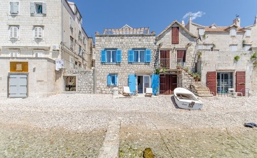 Villa in Komiza, Split-Dalmatia County, Croatia 1