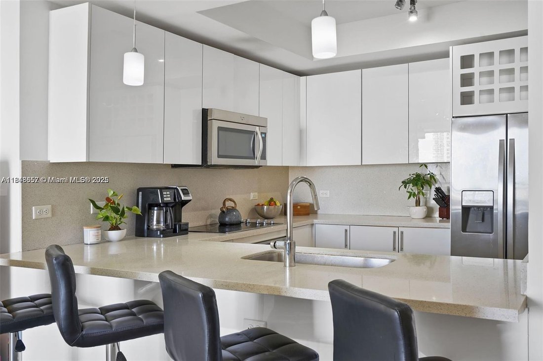 Condo in Miami, Florida, United States 5 - 17328957