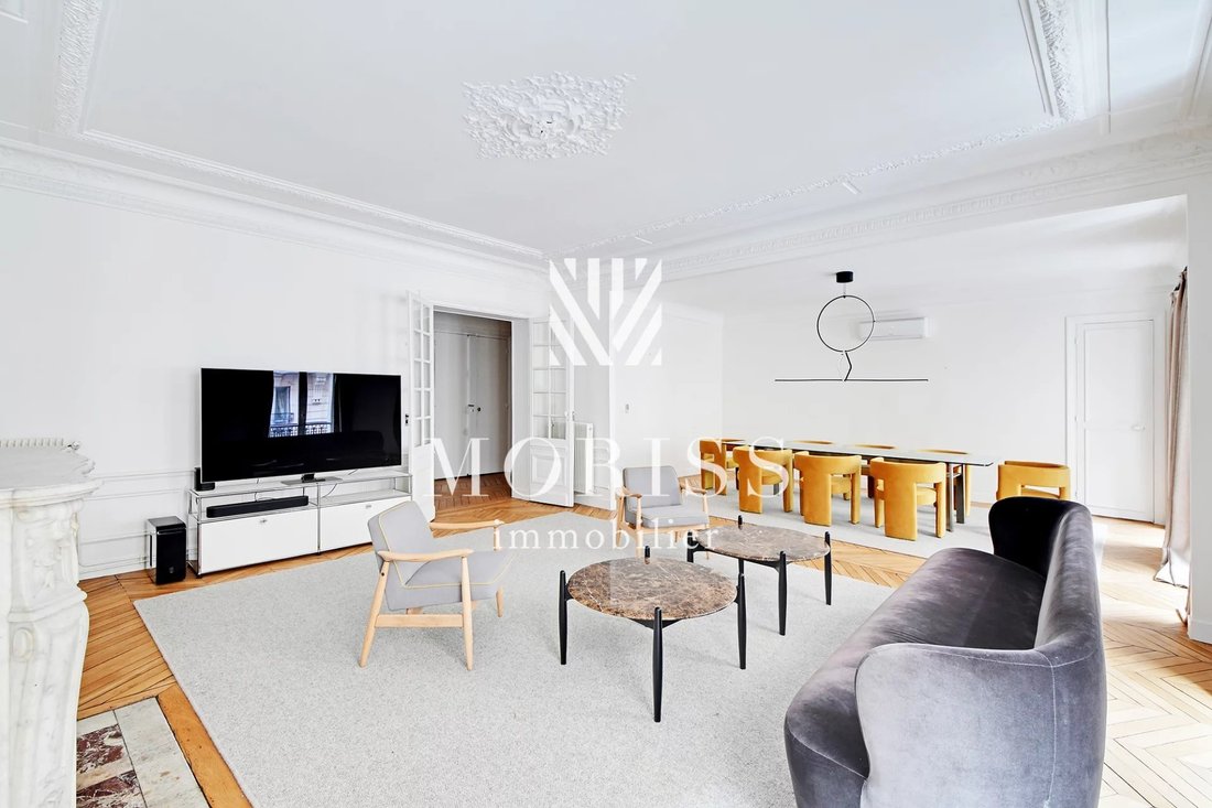Apartment in Saint Philippe du Roule, Paris 8e Arrondissement, Paris 2 - 17324430