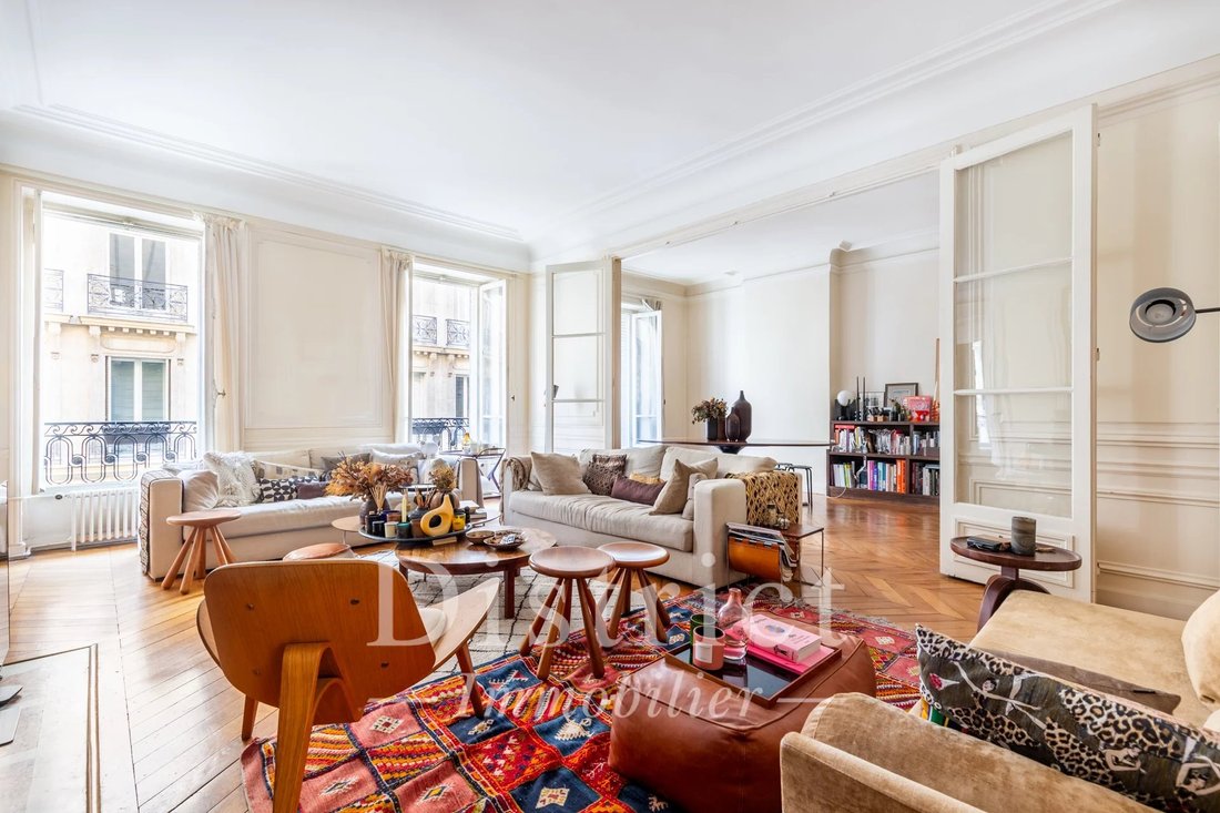Apartment in Mairie, Paris 8e Arrondissement, Paris 1 - 17280373