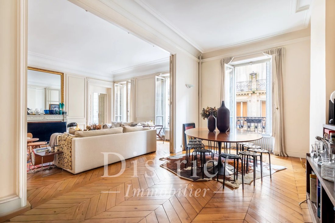 Apartment in Mairie, Paris 8e Arrondissement, Paris 3 - 17280373