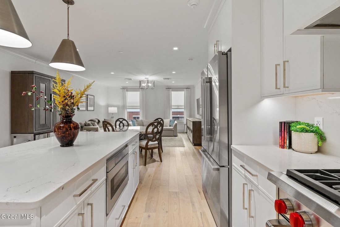 Condo in Saratoga Springs, New York, United States 5 - 17325941