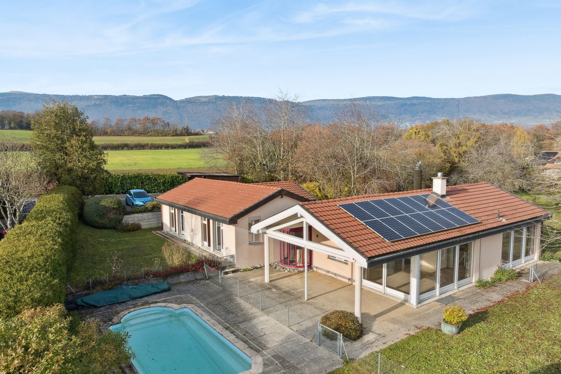 Price Reduction Architect Designed House With Exceptional Lake View