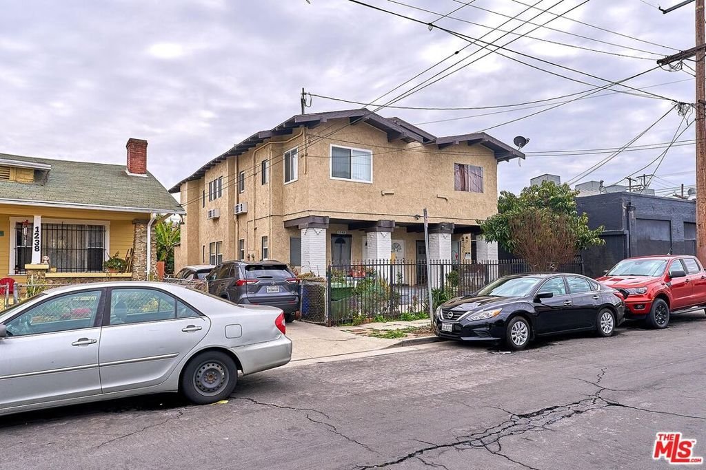 Los Angeles, California, United States 1 - 17326428