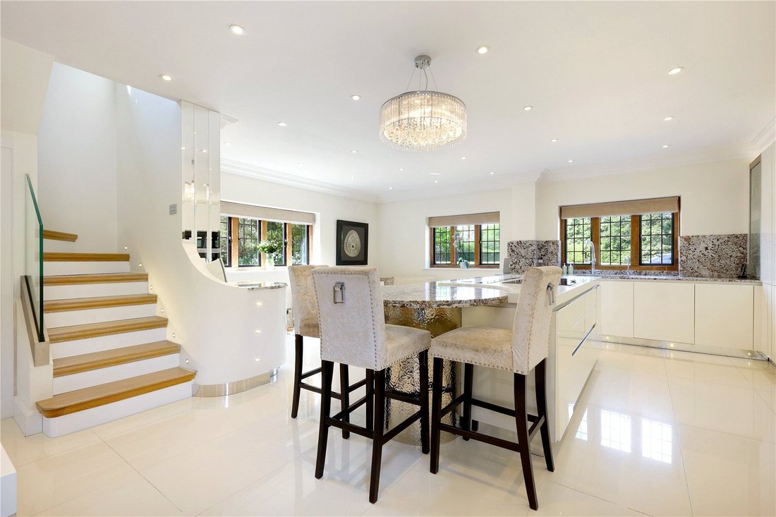 House in Denham, England 3 - 17324906