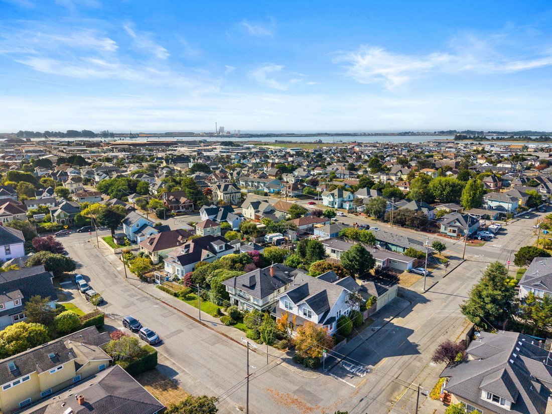 Eureka, California, United States 2 - 17325338