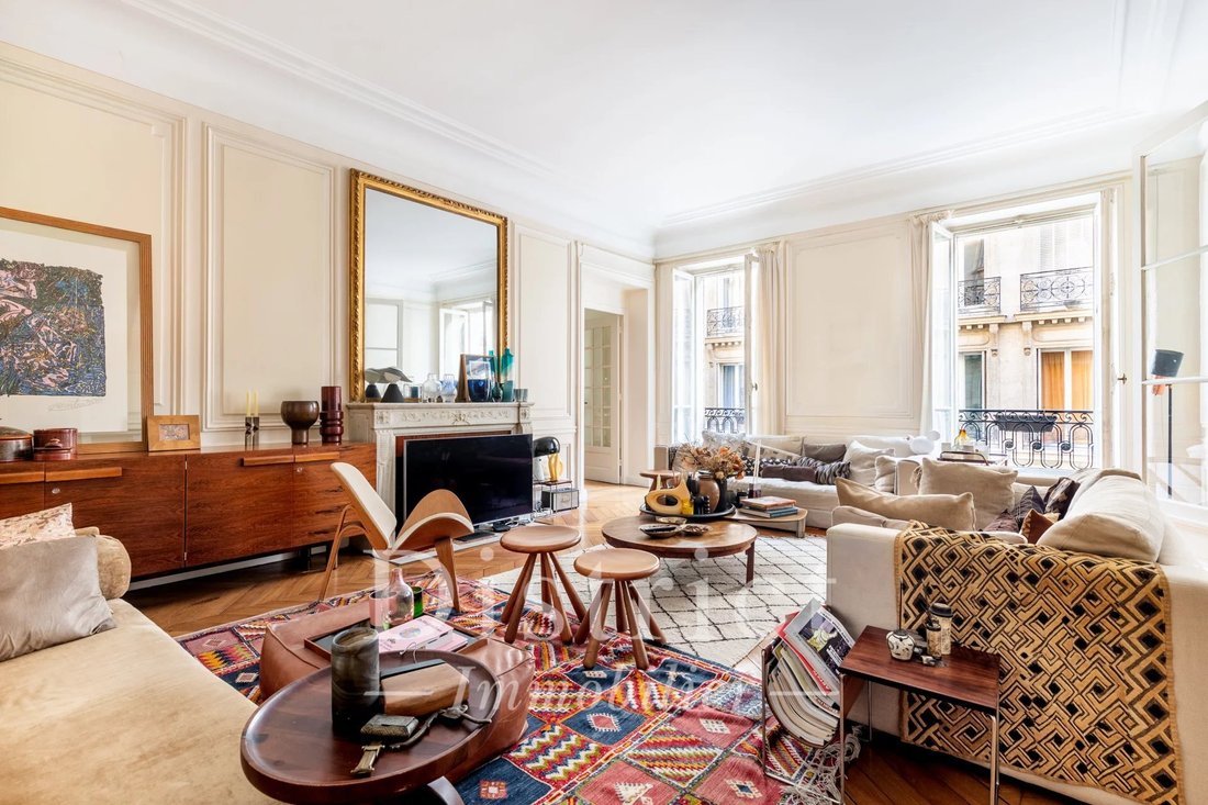 Apartment in Mairie, Paris 8e Arrondissement, Paris 2 - 17280373