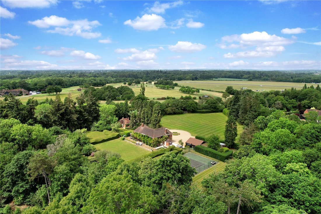 House in Denham, England 2 - 17324906