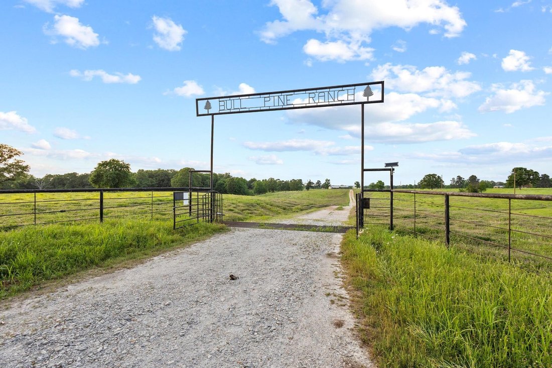 Farm Ranch in Clarksville, Texas, United States 2 - 17329196