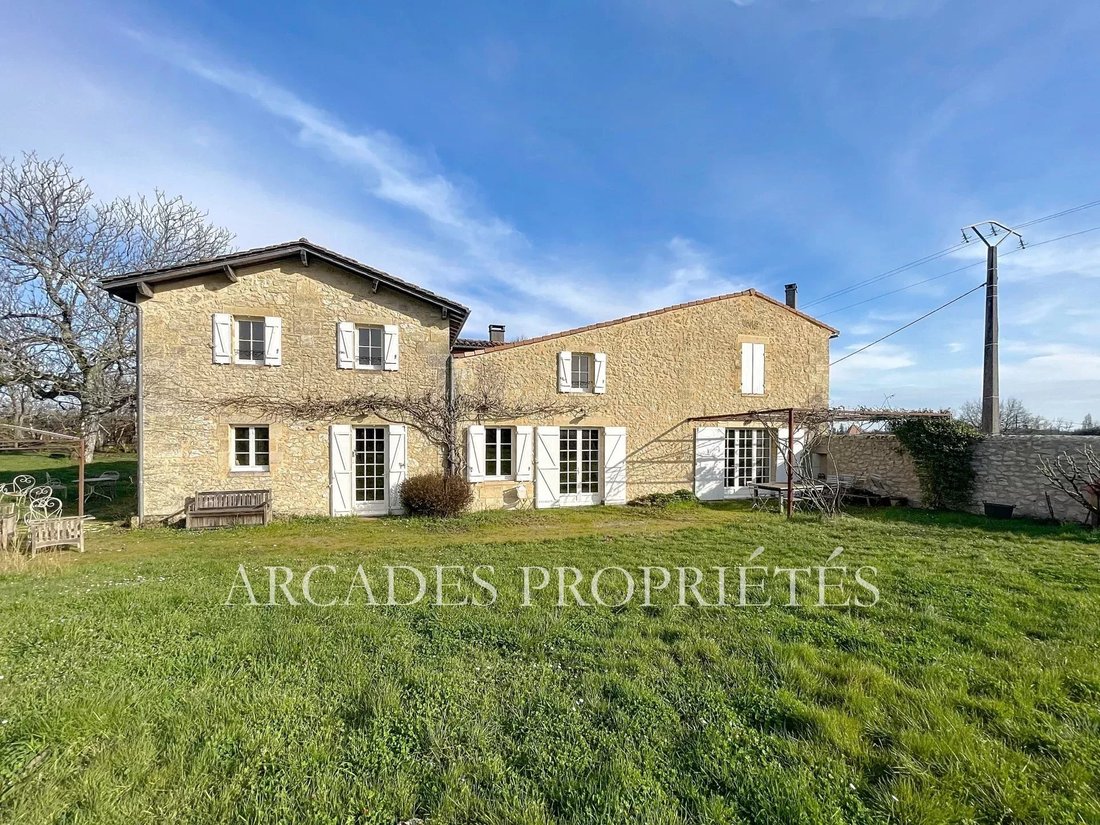 Estate in Jugazan, Nouvelle-Aquitaine, France 4 - 17325122