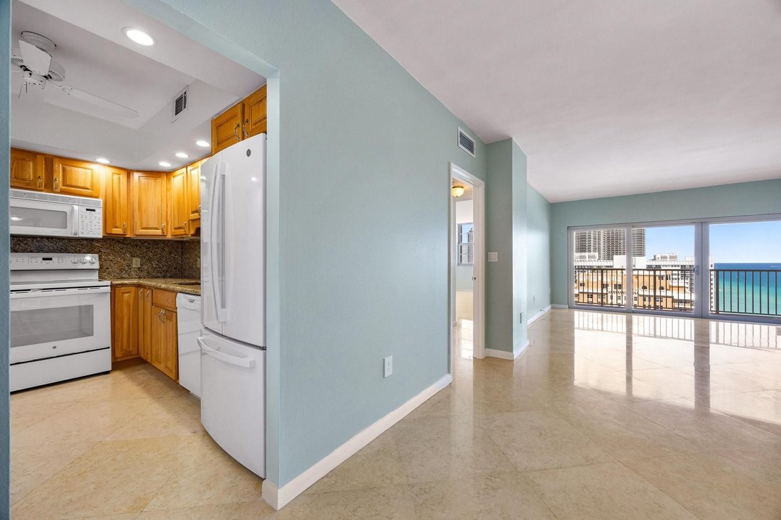 Condo in Hallandale Beach, Florida, United States 5 - 17329917