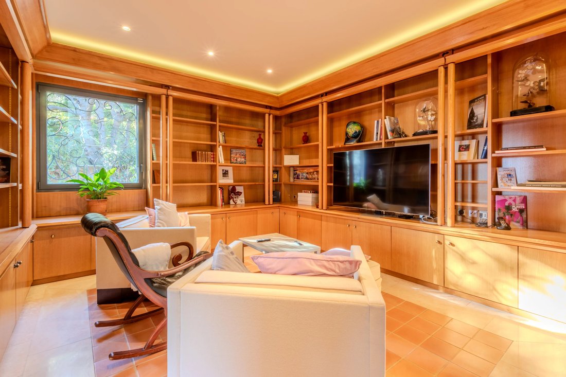 Villa in Antibes, Provence-Alpes-Côte d'Azur, France 5 - 17324761