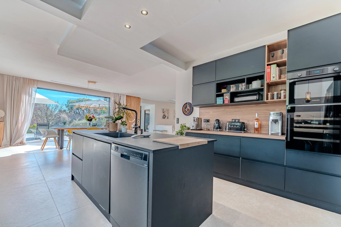 Villa in Nord, Roquefort-les-Pins, France 5 - 17308535