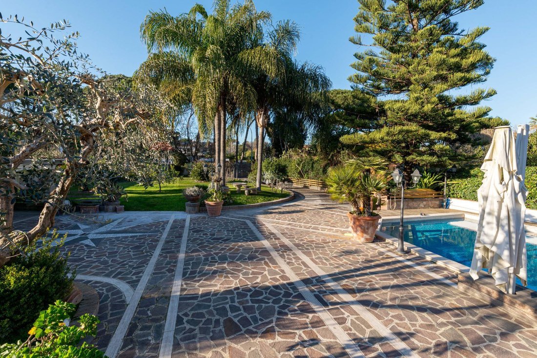 Villa in Infernetto, Rome, Lazio 5 - 17328333