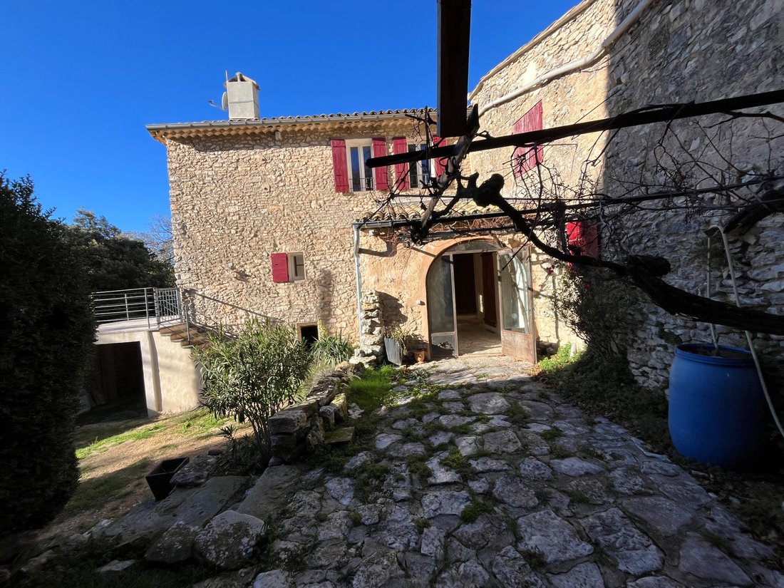 House in Saint-Saturnin-lès-Apt, Provence-Alpes-Côte d'Azur, France 1 - 17286975