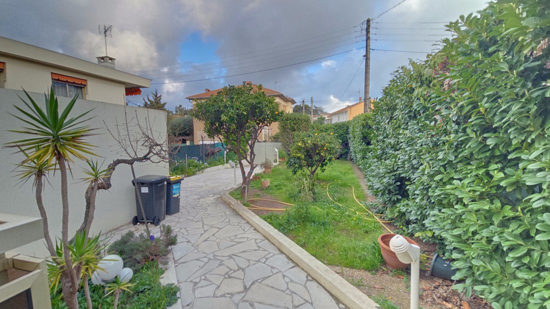 House in Broussailles, Cannes, France 2 - 15850022