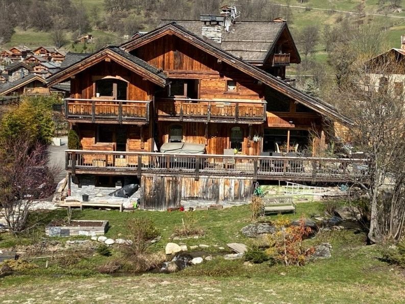 Chalet in Les Allues, Auvergne-Rhône-Alpes, France 1 - 16296582