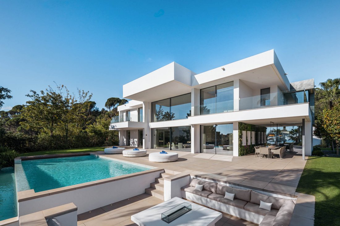 Villa in Benahavis, Andalusia, Spain 1 - 17330947