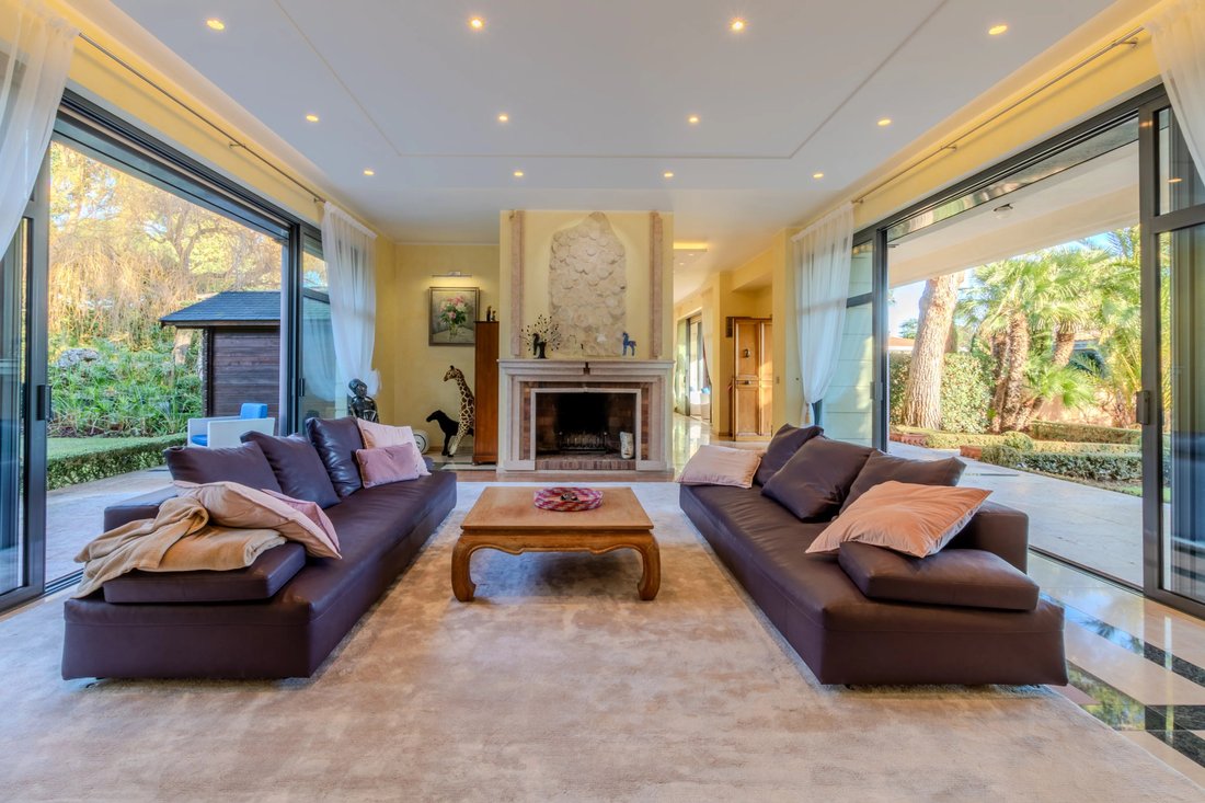 Villa in Antibes, Provence-Alpes-Côte d'Azur, France 3 - 17324761