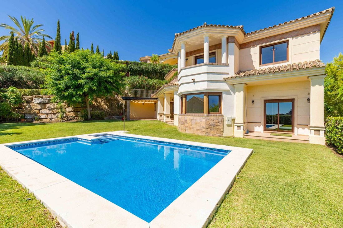 Villa in San Pedro de Alcantara, Andalusia, Spain 1 - 17330799