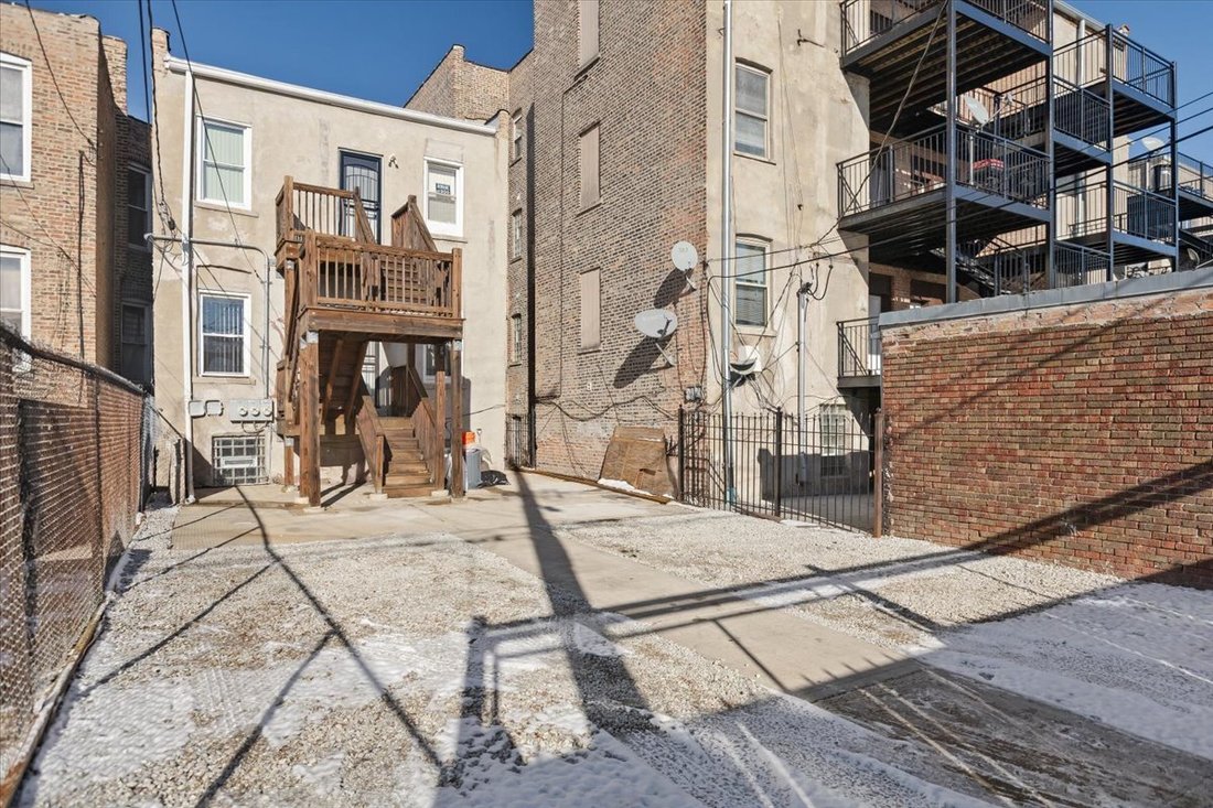 Chicago, Illinois, United States 5 - 17327227
