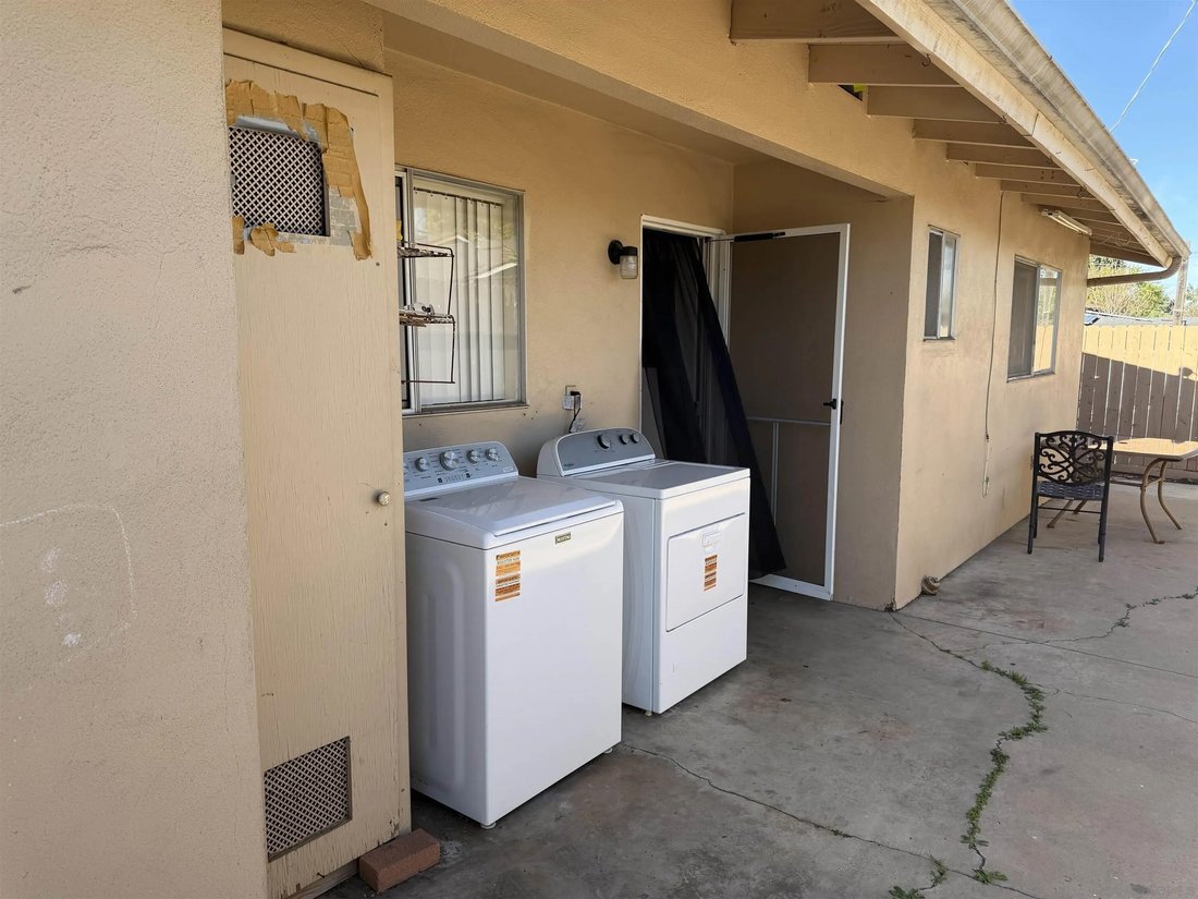 Escondido, California, United States 4 - 17326262
