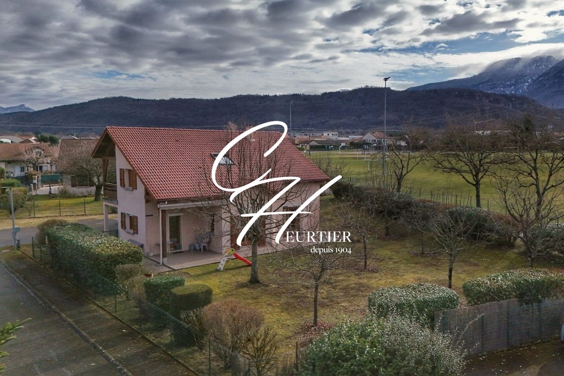 Villa in Saint-Aupre, Auvergne-Rhône-Alpes, France 3 - 17328602